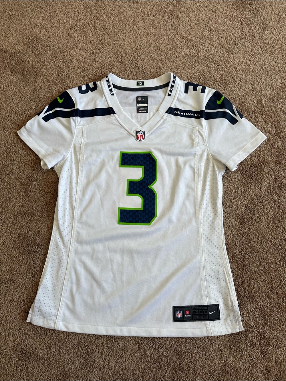Nike Kid’s White Seahawks Russell Wilson Jersey - Small
